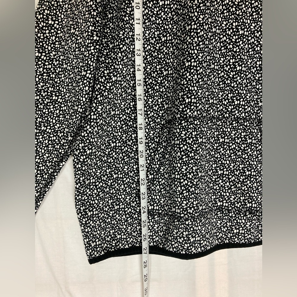 Nike Black and White women thermal training hoodie - Picture 4 of 10